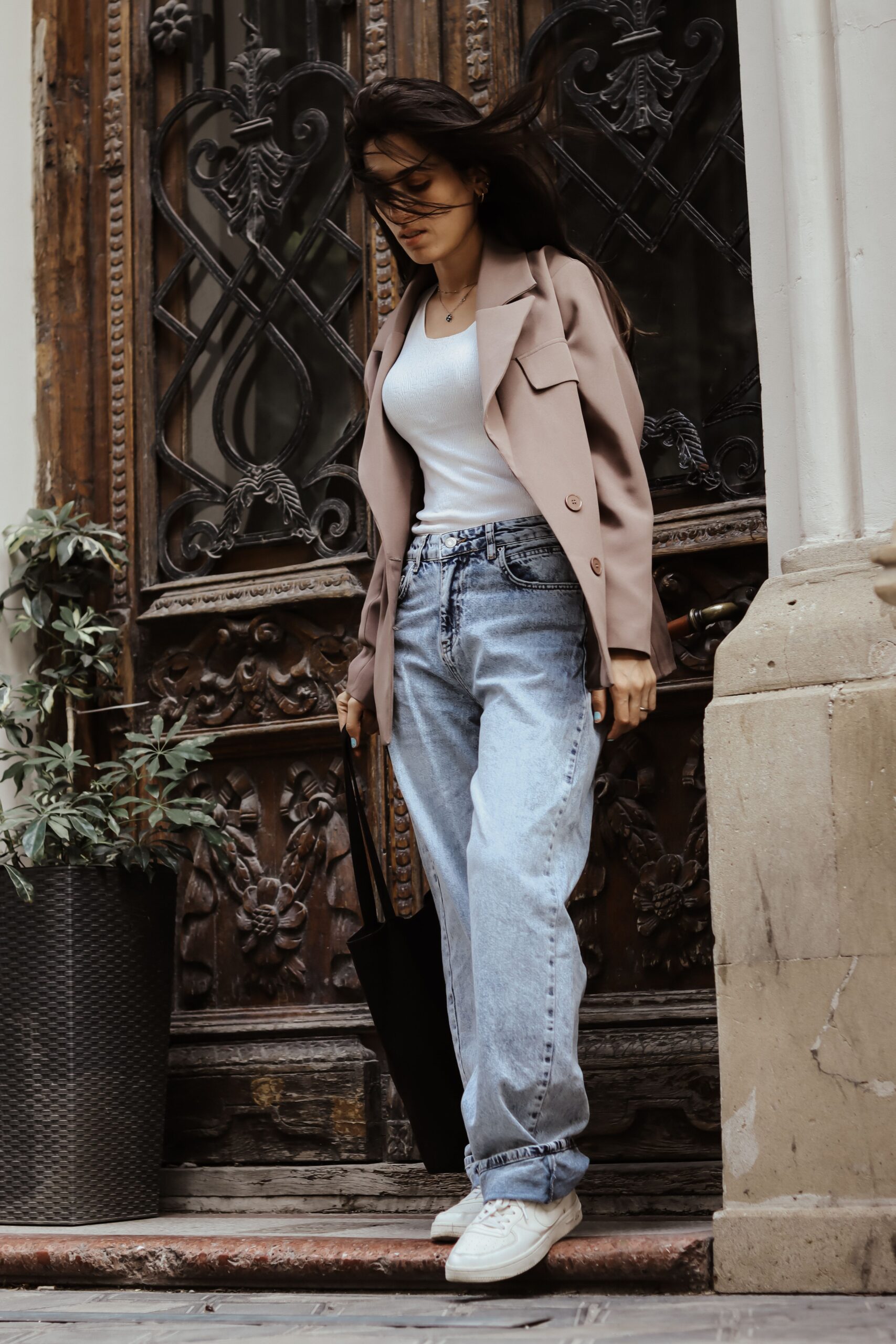 loose fit mom jeans
